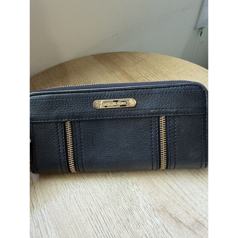 MICHAEL KORS MOXLEY BLACK LEATHER+GOLD TONE CONTINENTAL ZIP CLUTCH WALLET